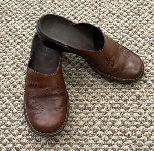 Clarks Women's Brown Leather Perforated Comfort Clog Mules Size 8M Slip On Shoes